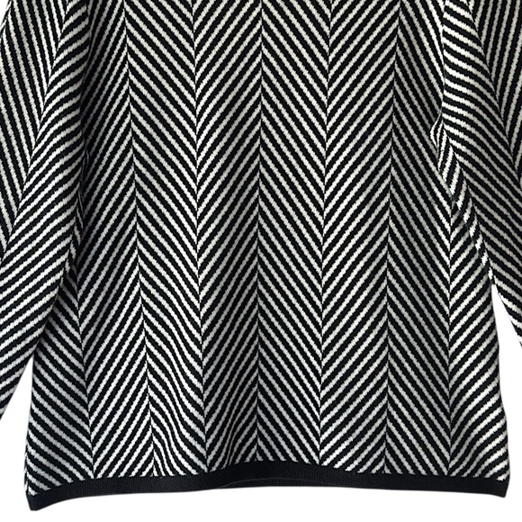 LANDS’ END | NWOT CASHMERE SWEATER CREWNECK BLACK WHITE CHEVRON | MEDIUM PETITE - Picture 3 of 9